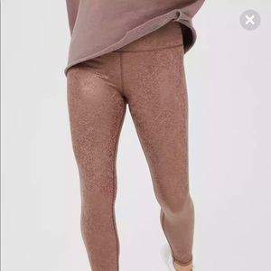 American Eagle Offline Hugger Crackle Legging